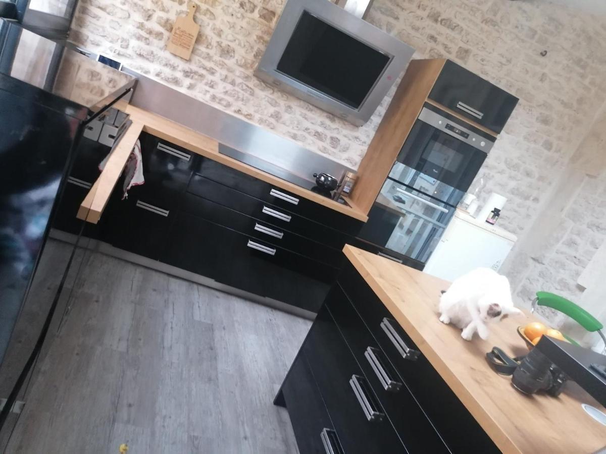 Appartamento Belle Chambre D'Hote Pour 2 A 4 Personnes Chef-Boutonne Esterno foto